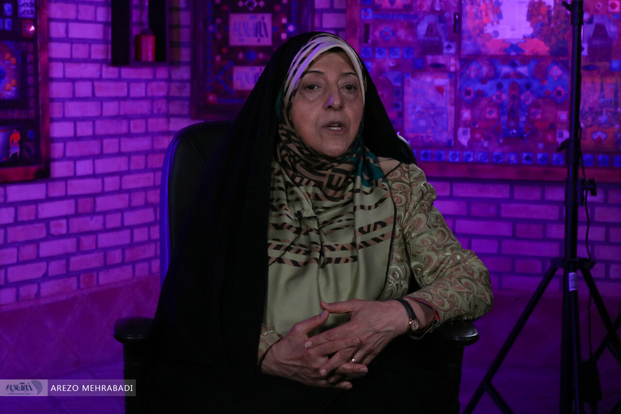 ابتکار: آقای رئیس‌جمهور از بعضی دستگاه‌های اجرایی ناراضی است/ فیلترینگ برای مسائل اجتماعی، اقتصادی و حتی امنیتی آسیب‌زا بوده است