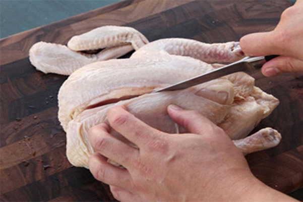 مرغ ۱۰۰ هزار تومانی قالیباف، شعار یا واقعیت؟ / اسدالله‌نژاد: این حرف‌های سیاسی است، نهاده‌ها نایاب‌شده، قیمت سربه فلک‌کشیده 